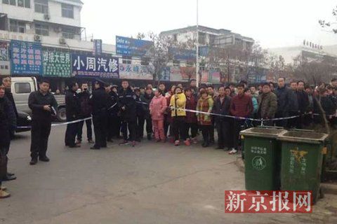 亳州路邊垃圾桶內(nèi)驚現(xiàn)碎尸。網(wǎng)友供圖