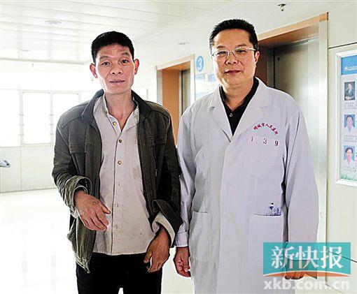 黃式水與增城區(qū)人民醫(yī)院醫(yī)生合影。 通訊員供圖