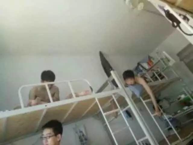 這個(gè)學(xué)校的男生宿舍火了！女同學(xué)都喊著要嫁