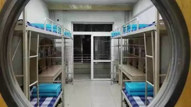 這個(gè)學(xué)校的男生宿舍火了！女同學(xué)都喊著要嫁