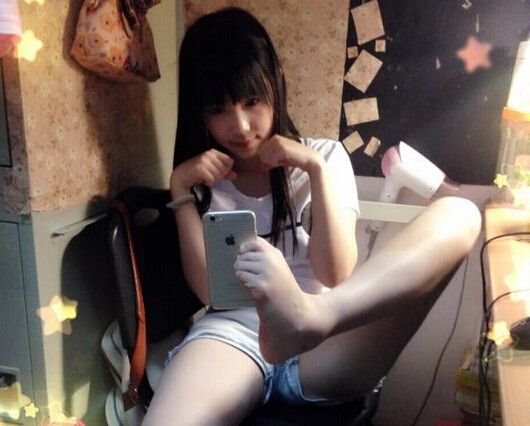 妹子們每周花至少五小時自拍，到底是為啥？