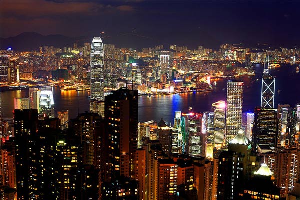 不要溫和地走進(jìn)那個良夜 因為夜太美！