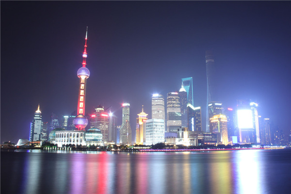 不要溫和地走進(jìn)那個良夜 因為夜太美！