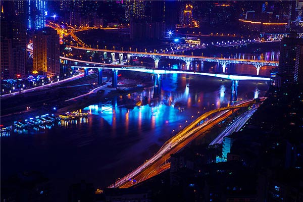 不要溫和地走進(jìn)那個良夜 因為夜太美！