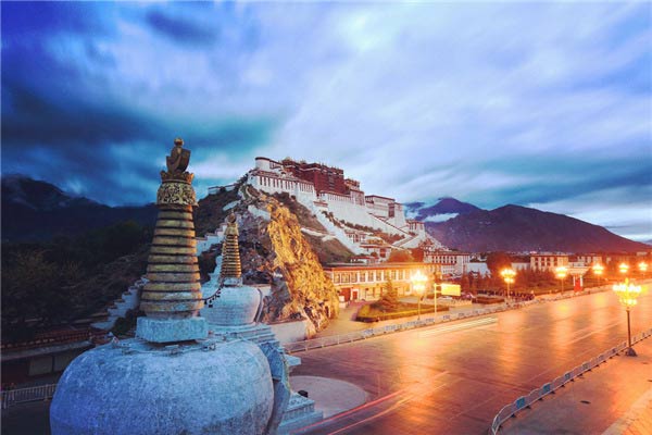 不要溫和地走進(jìn)那個良夜 因為夜太美！