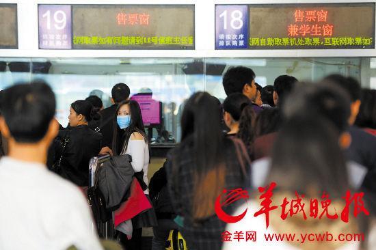 2015年春運(yùn),“囤票”不再是黃牛的專屬行為,普通乘客也開始加入其中。