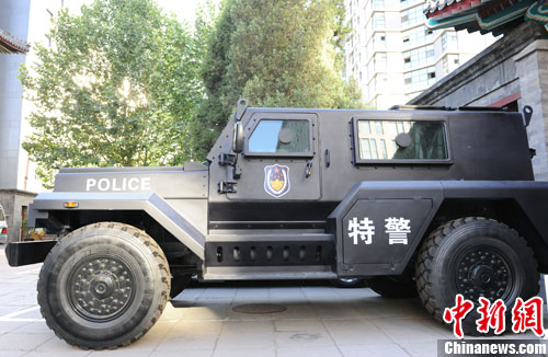 　　國產(chǎn)輕型聯(lián)合越野戰(zhàn)車側(cè)面照。張龍云攝