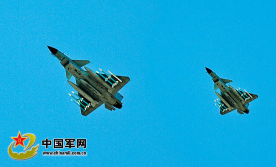 戰(zhàn)機(jī)升空開展對抗訓(xùn)練。肖燕錦攝