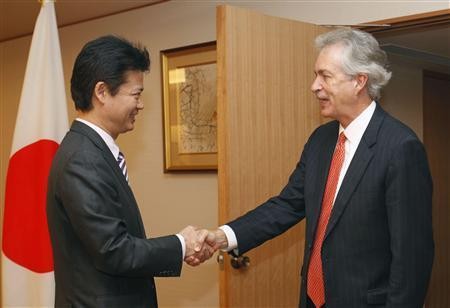10月15日上午，日本外相玄葉光一郎與到訪的美國常務(wù)助理國務(wù)卿伯恩斯在日外務(wù)省舉行了會談。