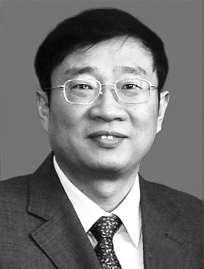殲-15飛機(jī)研制現(xiàn)場(chǎng)總指揮羅陽(yáng)，因突發(fā)急性心梗殉職，享年51歲