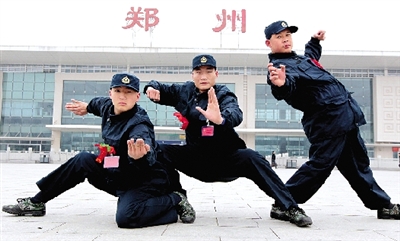 昨日，即將入伍的少林高手們啟程前合影留念
