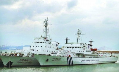 海監(jiān)111船（左）與112船，海監(jiān)111船原為海軍“海冰723號”破冰船