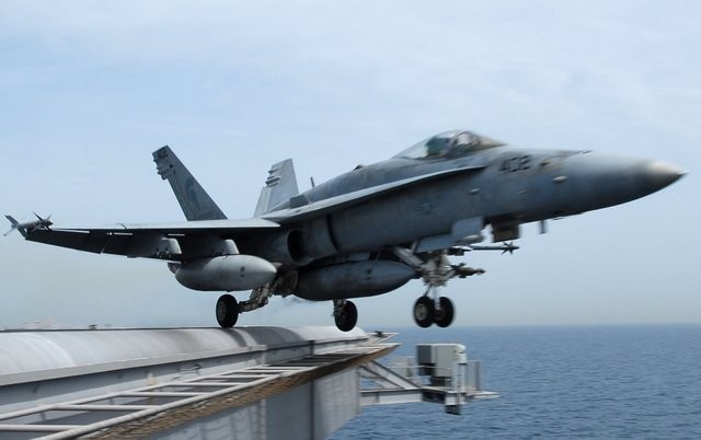 資料圖：美軍F-18艦載機(jī)。