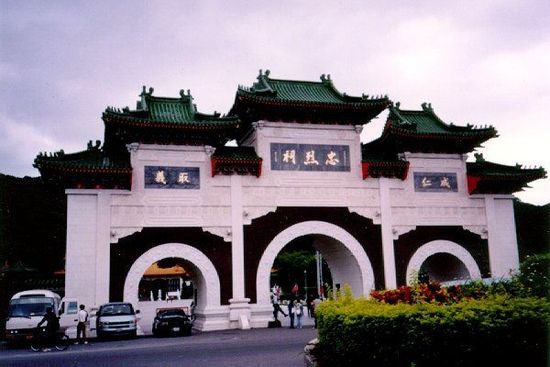 位于臺北的忠烈祠供奉著從孫中山革命，到抗日戰(zhàn)爭，解放戰(zhàn)爭所有陣亡國民黨士兵的靈位。