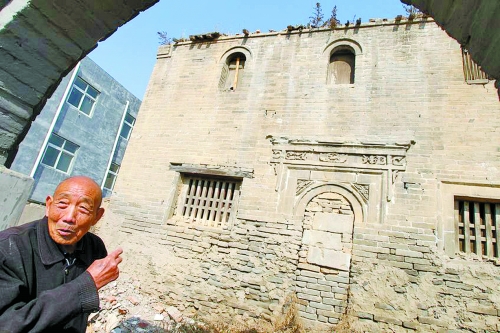 為保護古民宅，鄭州北四環(huán)繞開5米
