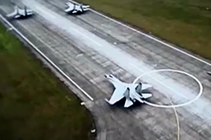 中國(guó)空軍震撼宣傳片 你從未見過(guò)的拍攝角度