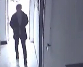 女子亂開(kāi)門 差點(diǎn)被侵犯