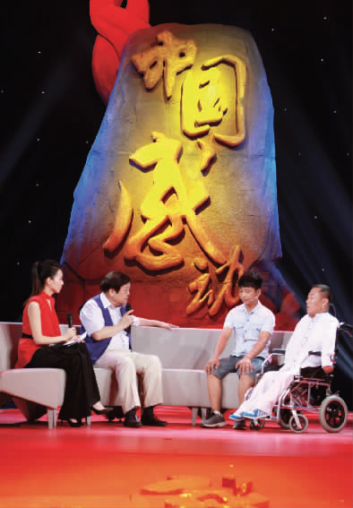 肇恒君（右一）天生殘疾，但是他自兒時起就有著一個音樂夢