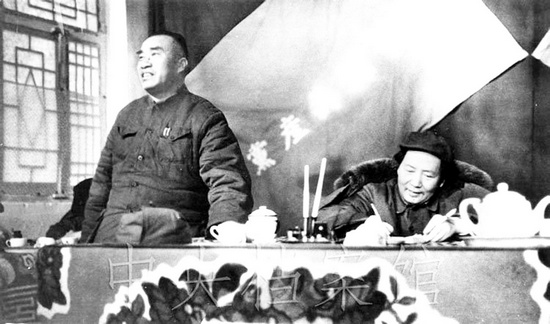 毛澤東、朱德在中共七屆二中全會上 圖片來自中央檔案館
