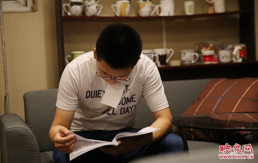 楊栗，22歲，某大學(xué)大三學(xué)生：喜歡這種看書的環(huán)境。