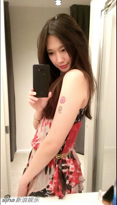 有顏有胸！日本變性美女性感迷人走紅網(wǎng)絡(luò)