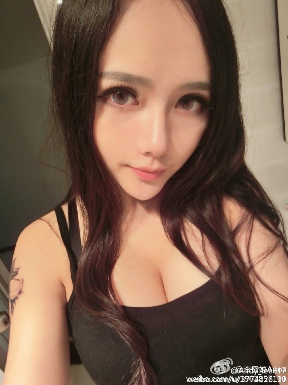 湖大21歲?；ㄇ巴购舐N無懼走光