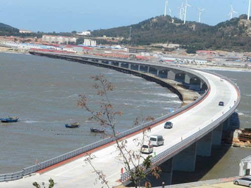 山東首座海島跨海大橋建成通車。（資料圖）